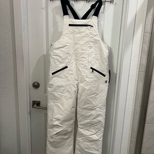 Swiss Tech Women's White Snow Pants Condition: New with tags 
.SizeM